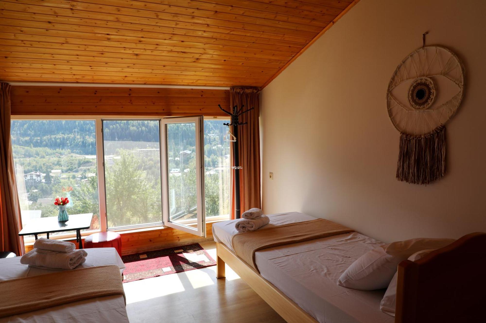 Nadia Guesthouse Mestia Buitenkant foto