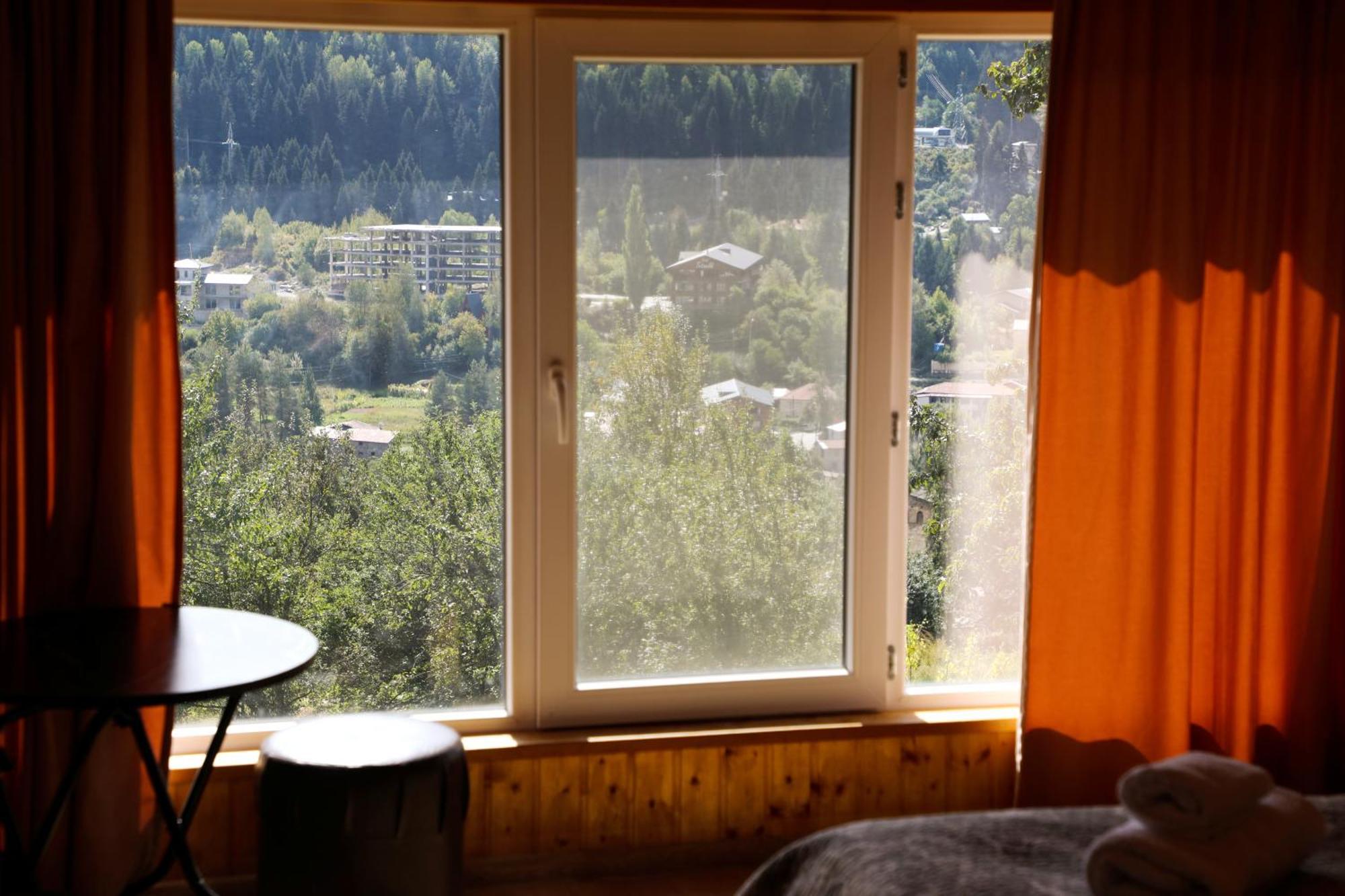 Nadia Guesthouse Mestia Buitenkant foto