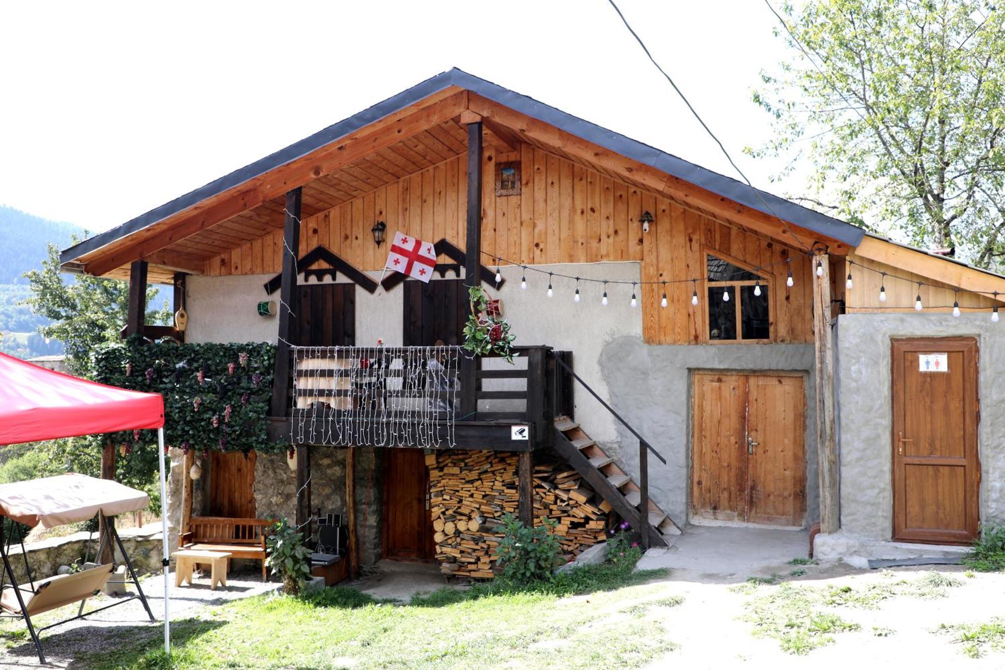 Nadia Guesthouse Mestia Buitenkant foto