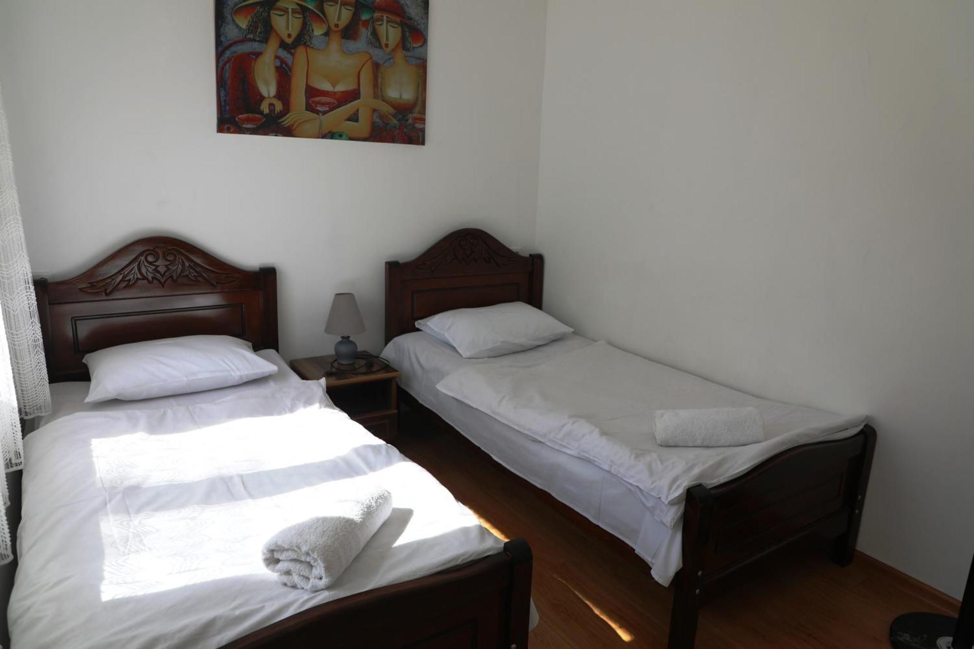 Nadia Guesthouse Mestia Buitenkant foto