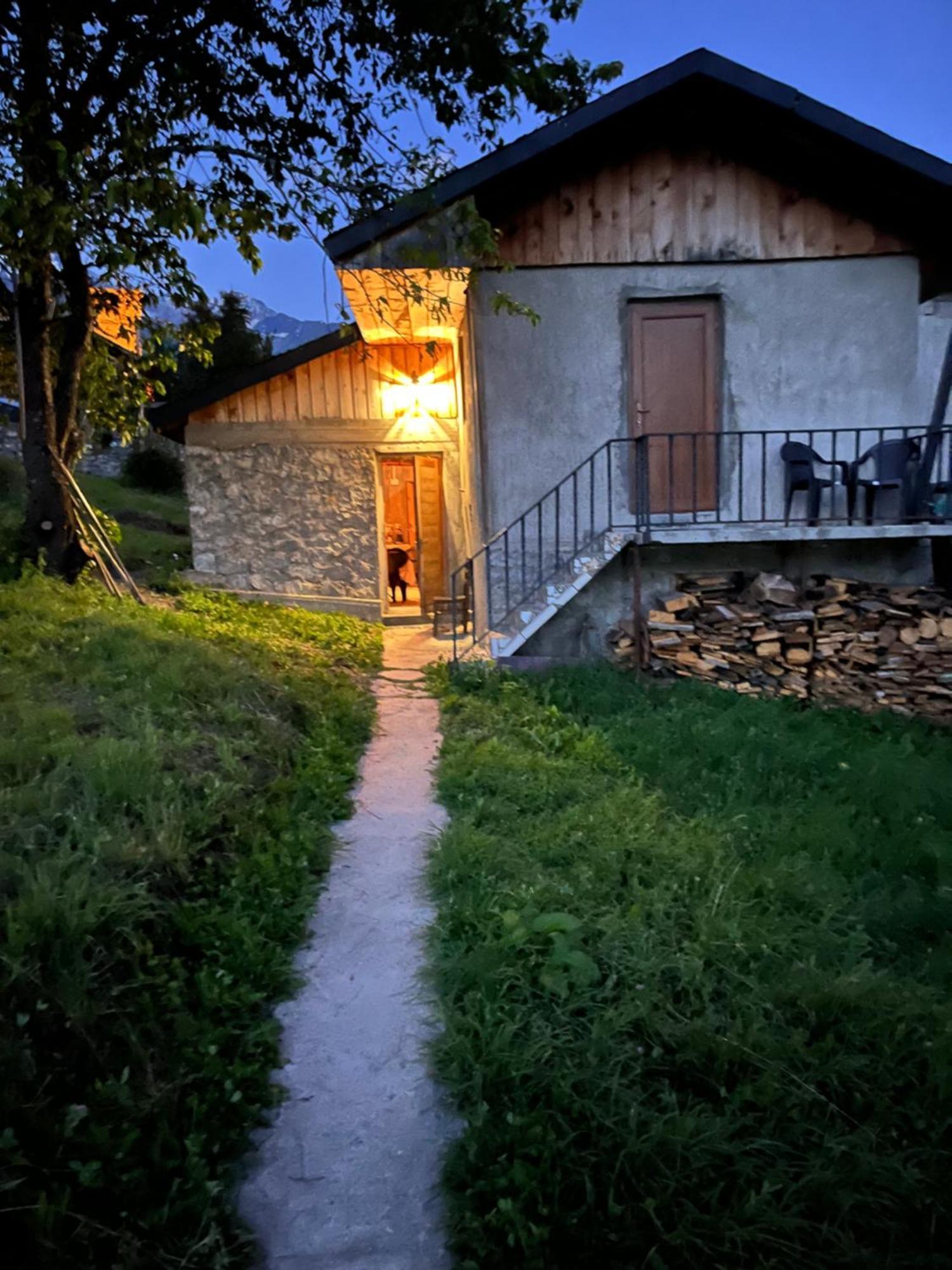 Nadia Guesthouse Mestia Buitenkant foto