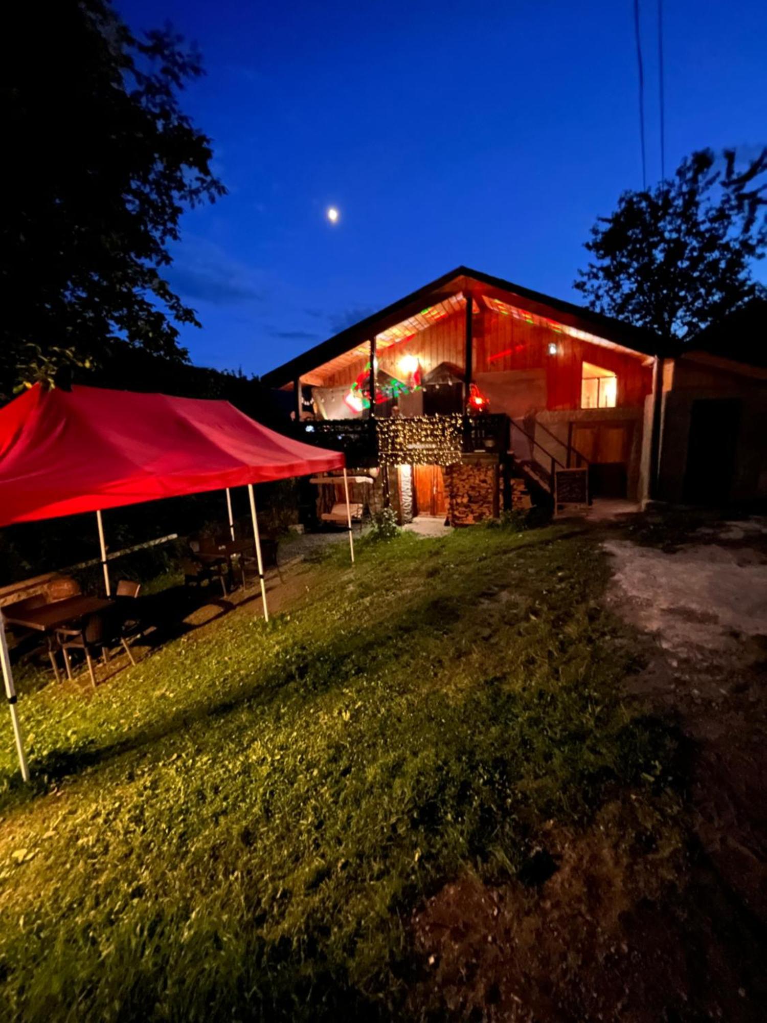 Nadia Guesthouse Mestia Buitenkant foto